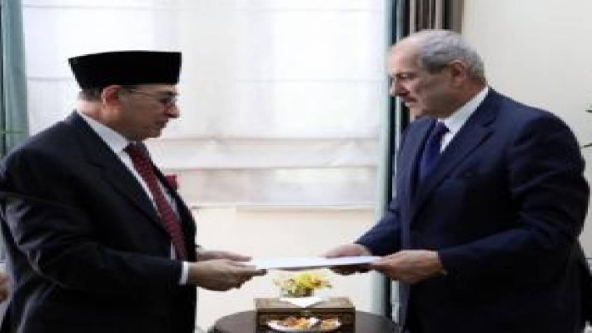 رئيس الديوان الملكي يستقبل مبعوث الرئيس الإندونيسي