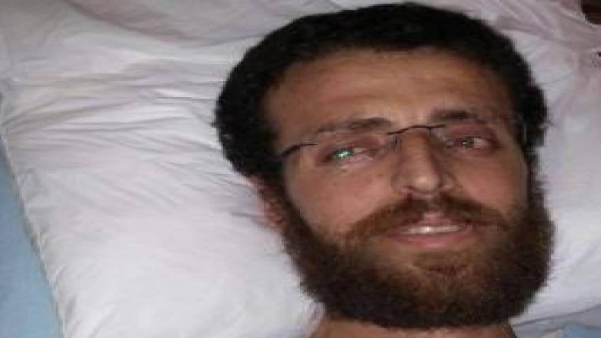 الحمدلله: جهود لتمكين عائلة القيق من زيارته