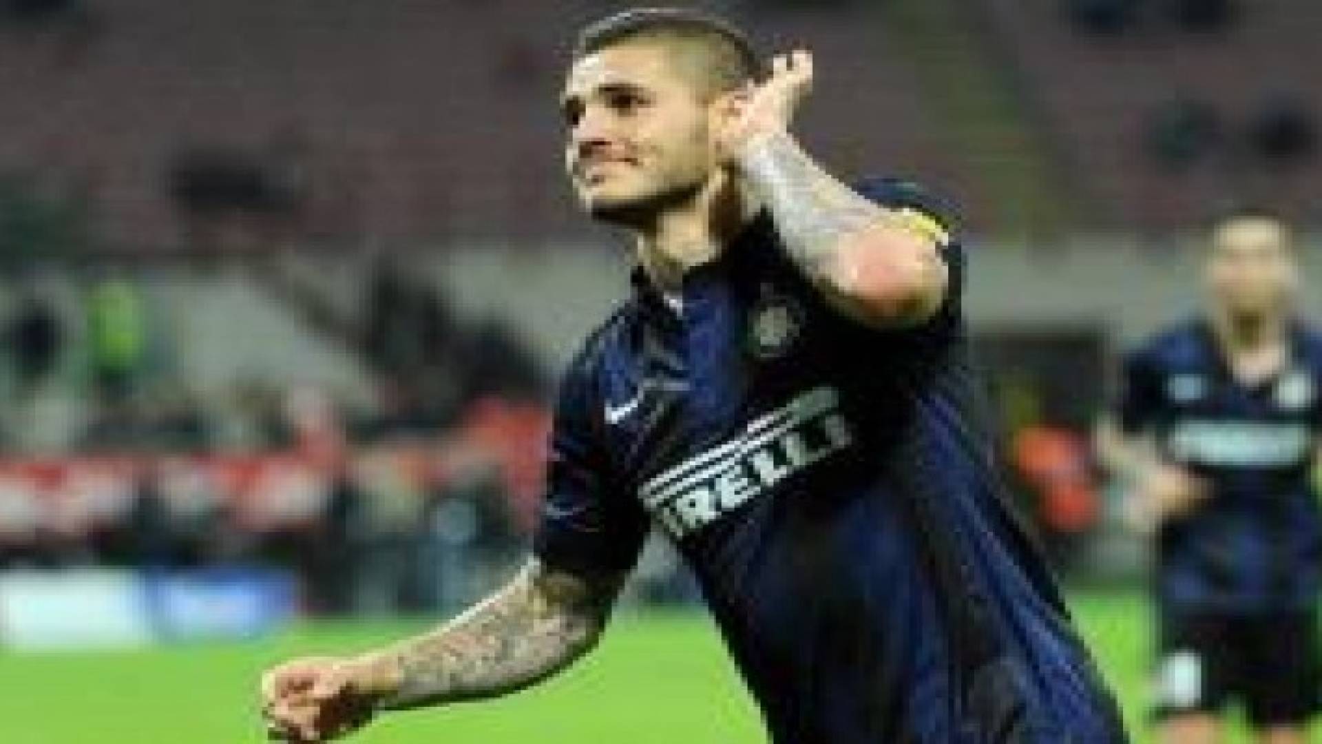 نجم انتر ميلانو المطلب الأول لليونايتد