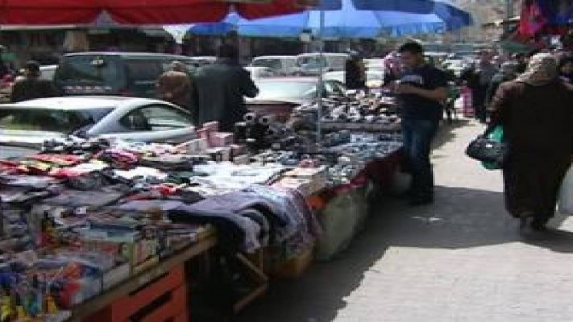 الأمانة تواصل حملاتها على البسطات وسط البلد