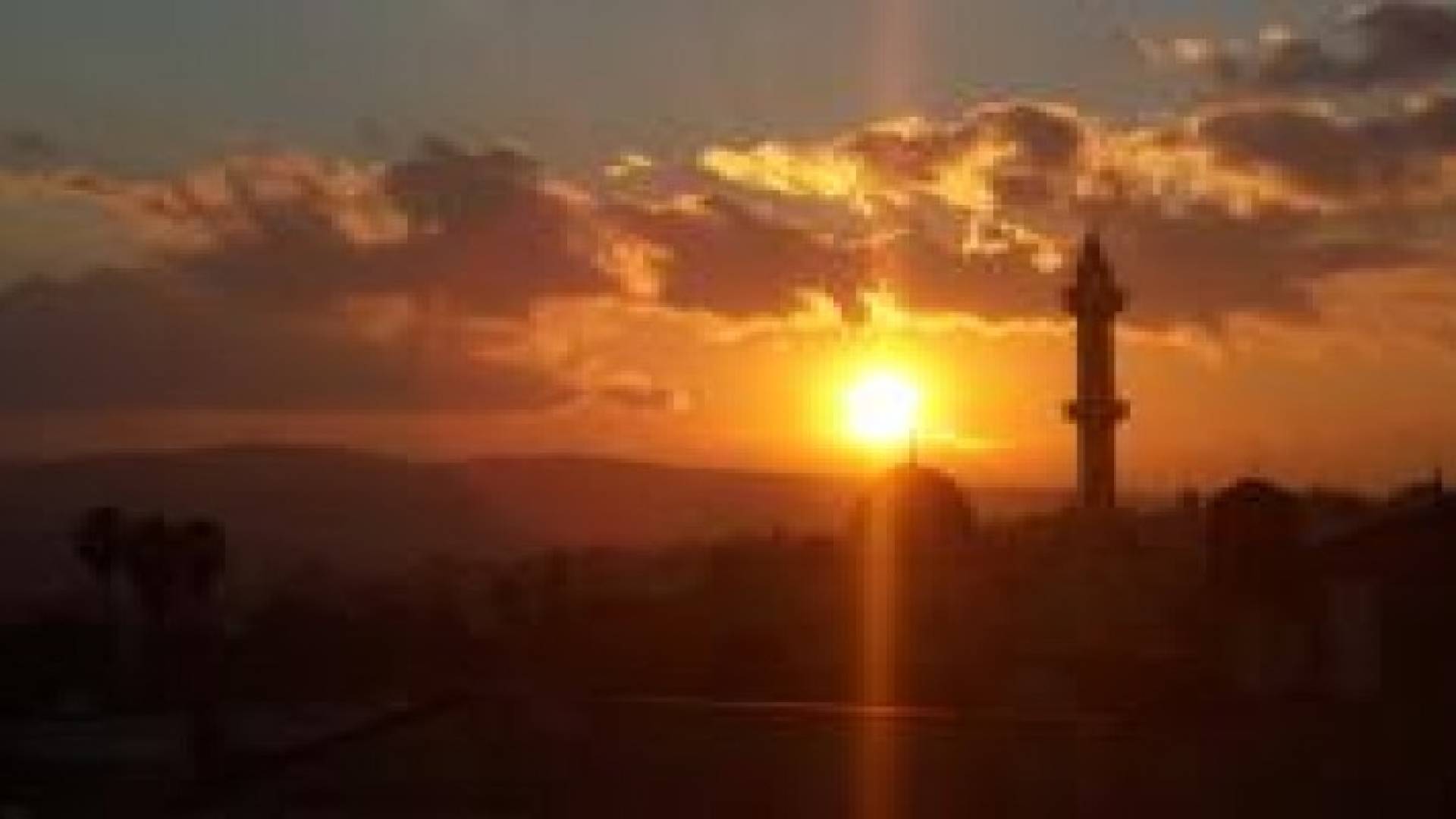 طقس السبت : أجواء معتدلة وغائمة جزئيا وفرصة لزخات خفيفة من الأمطار