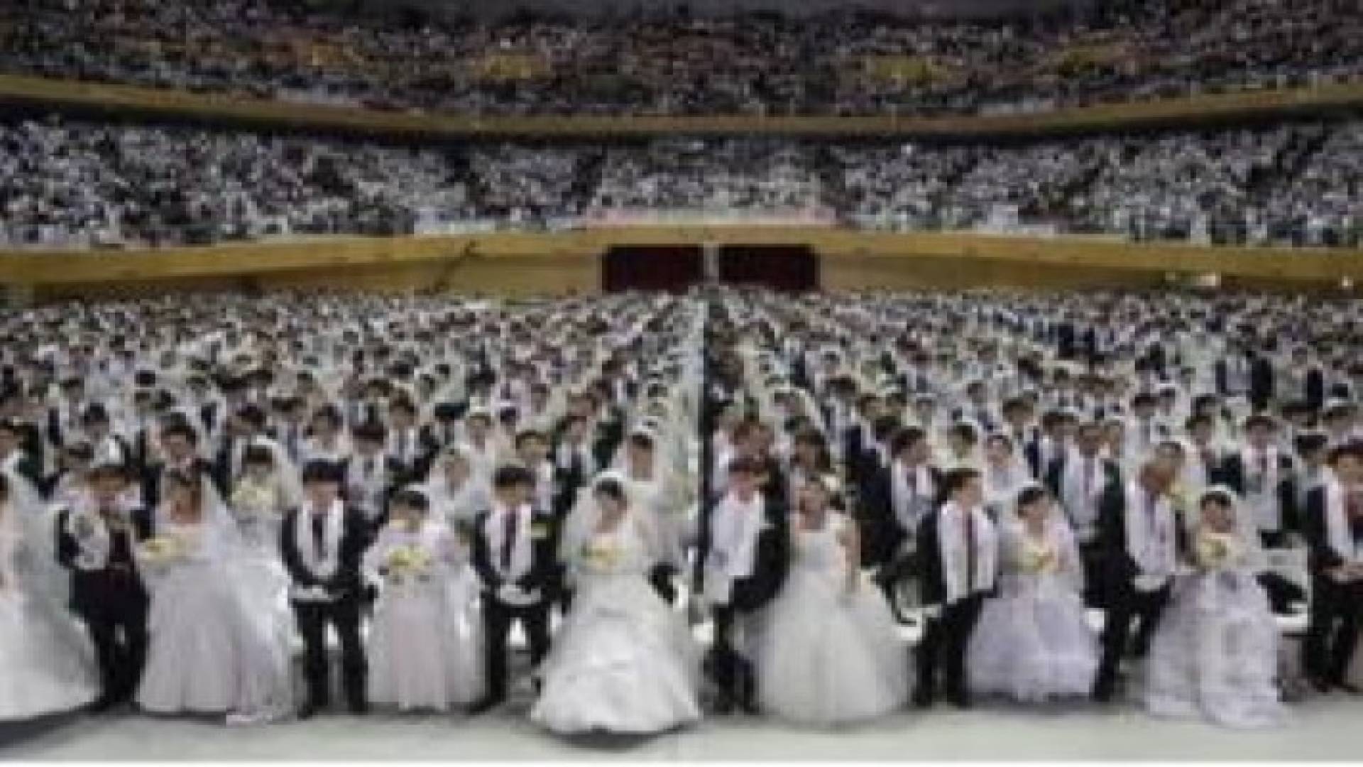 بالصور : حفل زواج جماعي لآلاف في كوريا الجنوبية