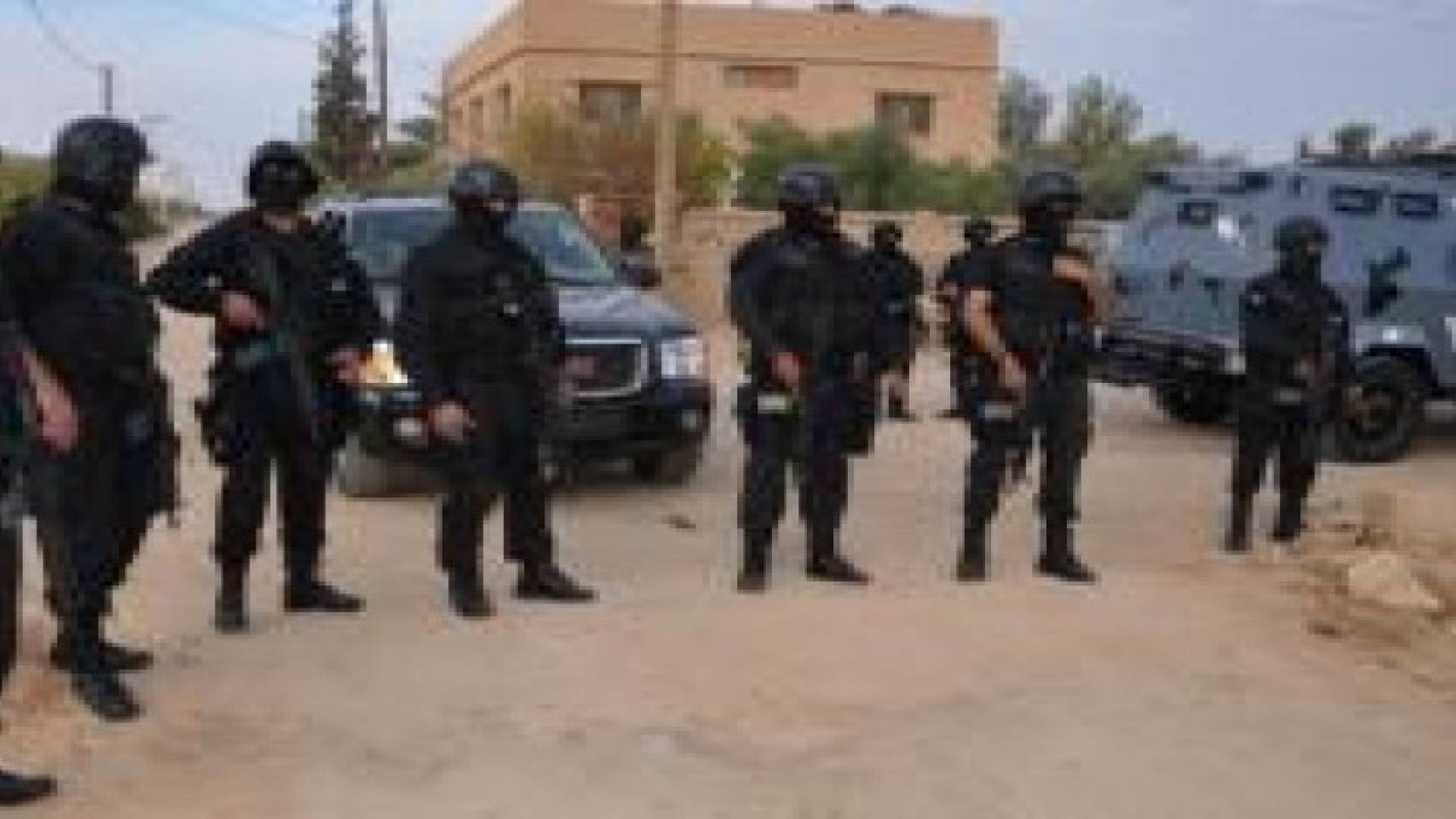 القبض على 5 اشخاص احدهم مسجل بحقه 136 طلبا امنيا وقضائيا