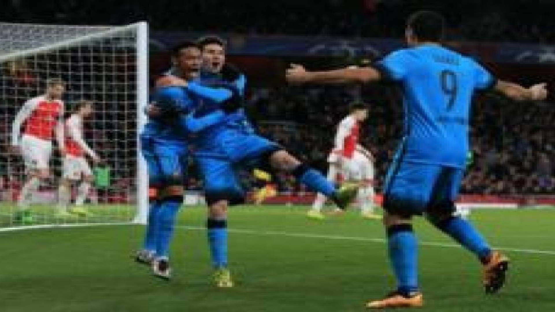 برشلونة ينهي طموح المدفعجية بهدفي ميسي