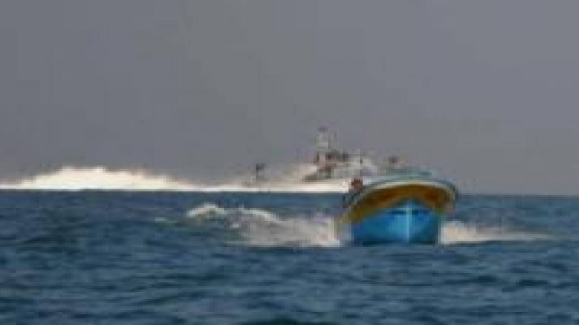 الاحتلال يستهدف قوارب الصيادين وسط القطاع