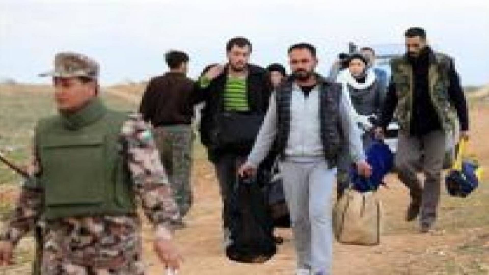 " حرس الحدود " تستقبل 74 لاجئا سوريا