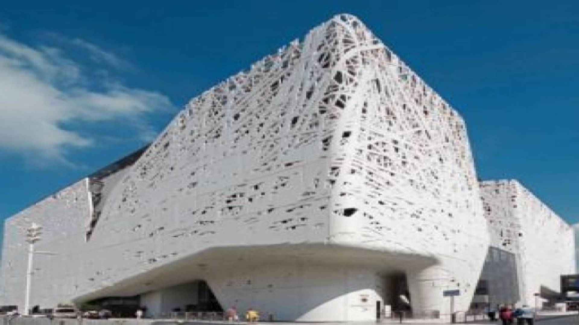 المبنى الذي يأكل الدخان ما هو؟