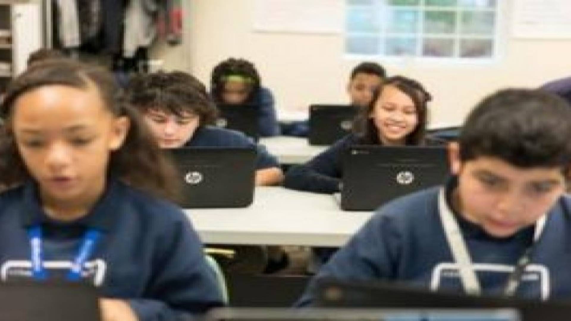 أمريكا: تعلم البرمجة شرط أساسي لتخرج طلبة الثانوية في ولاية شيكاغو