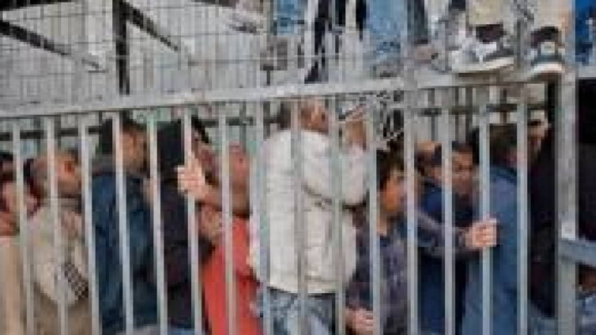 وزارة المالية الاسرائيلية : نصف مليار من الضرائب والاف تصاريح العمل لمنع انهيار السلطة