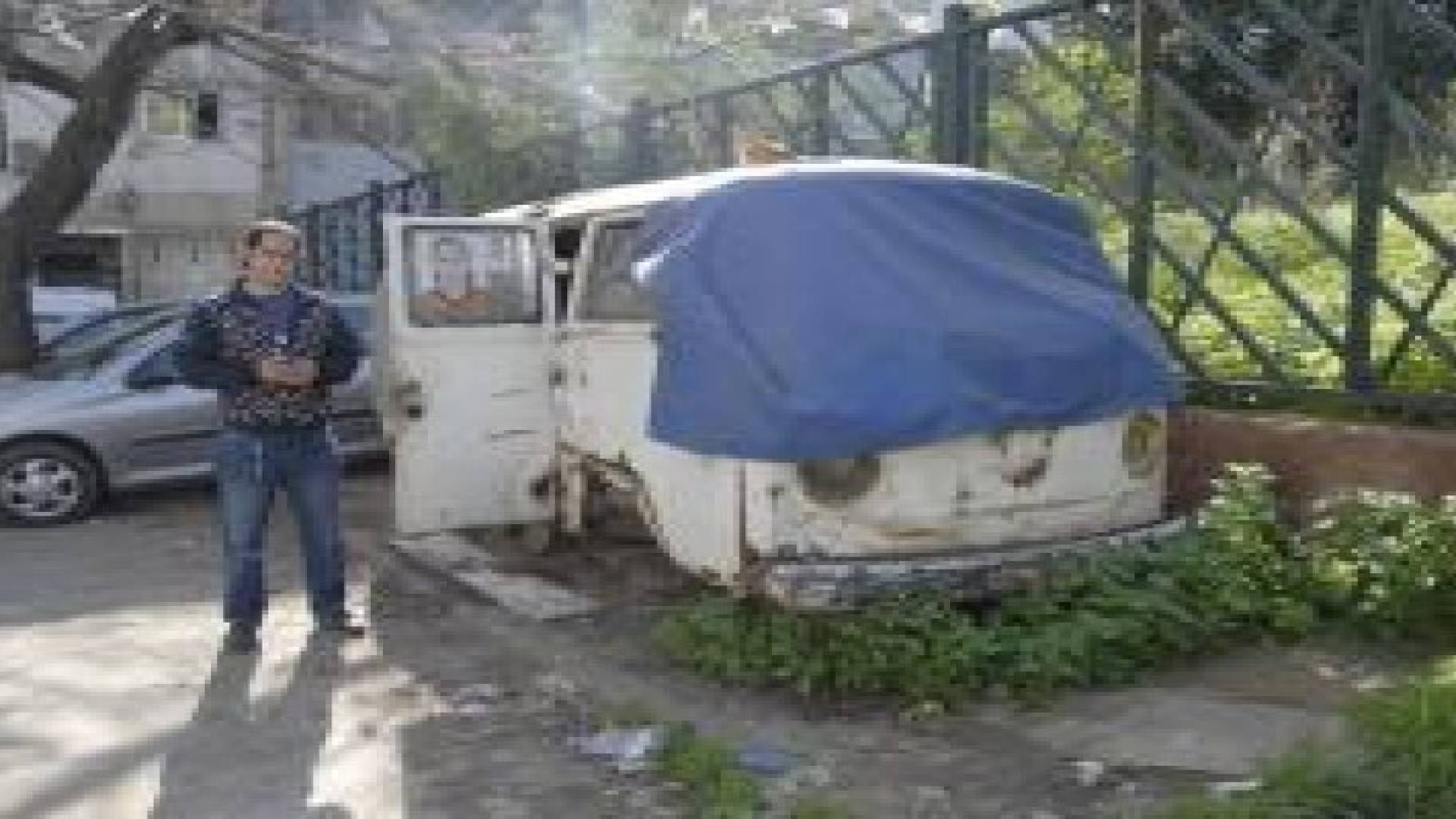 جزائري يقطن عربة منذ 24 سنة .. صور