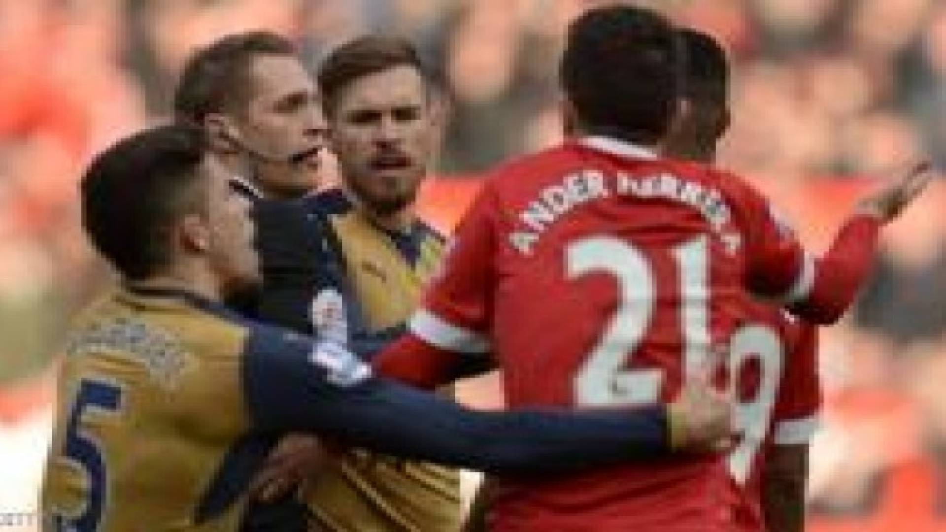 أرسنال يسقط بثلاثية أمام الشياطين الحمر