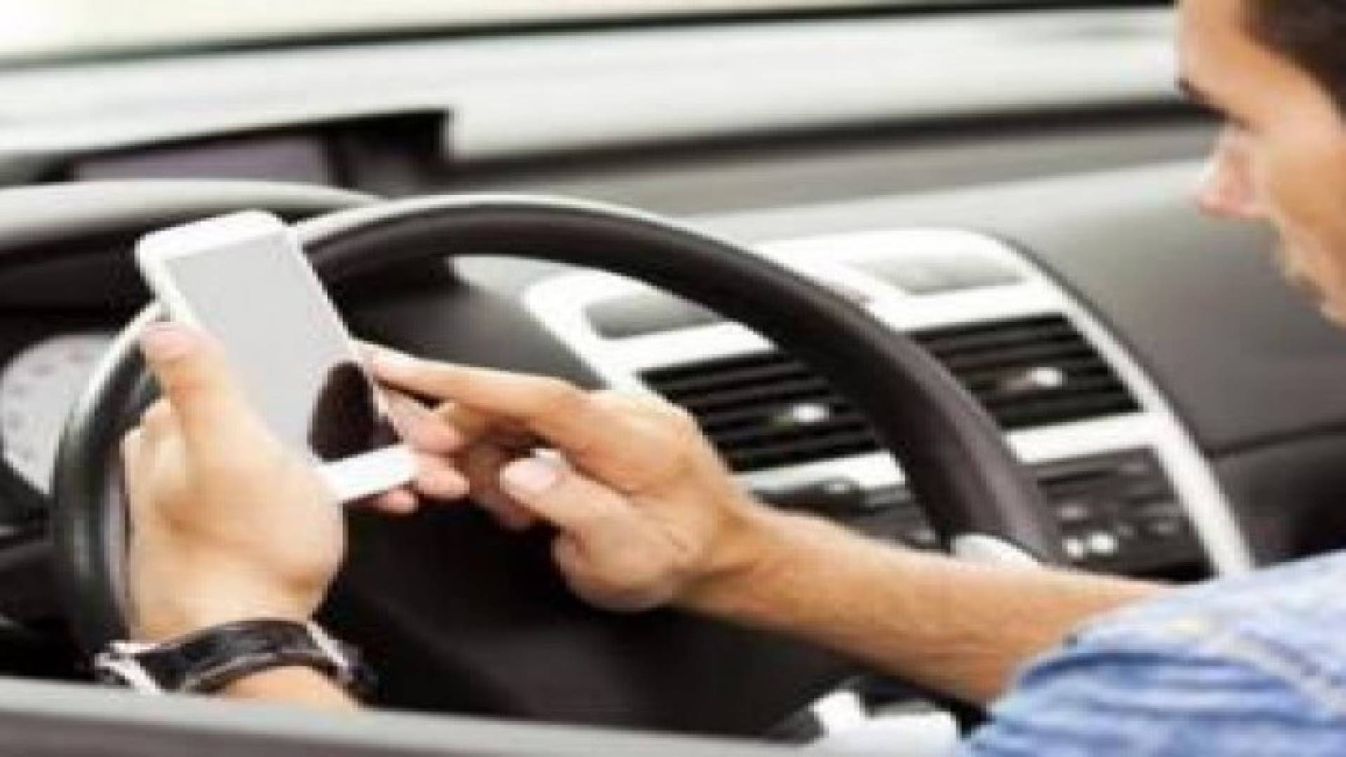 دراسة: الفرد ينظر لهاتفه 253 مرة يوميا