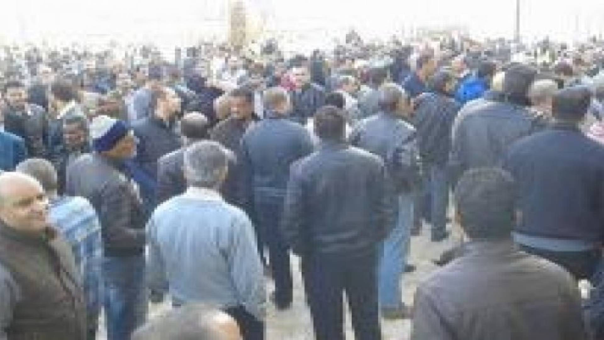 المخلصون بالعقبة يصرون على اعتصامهم