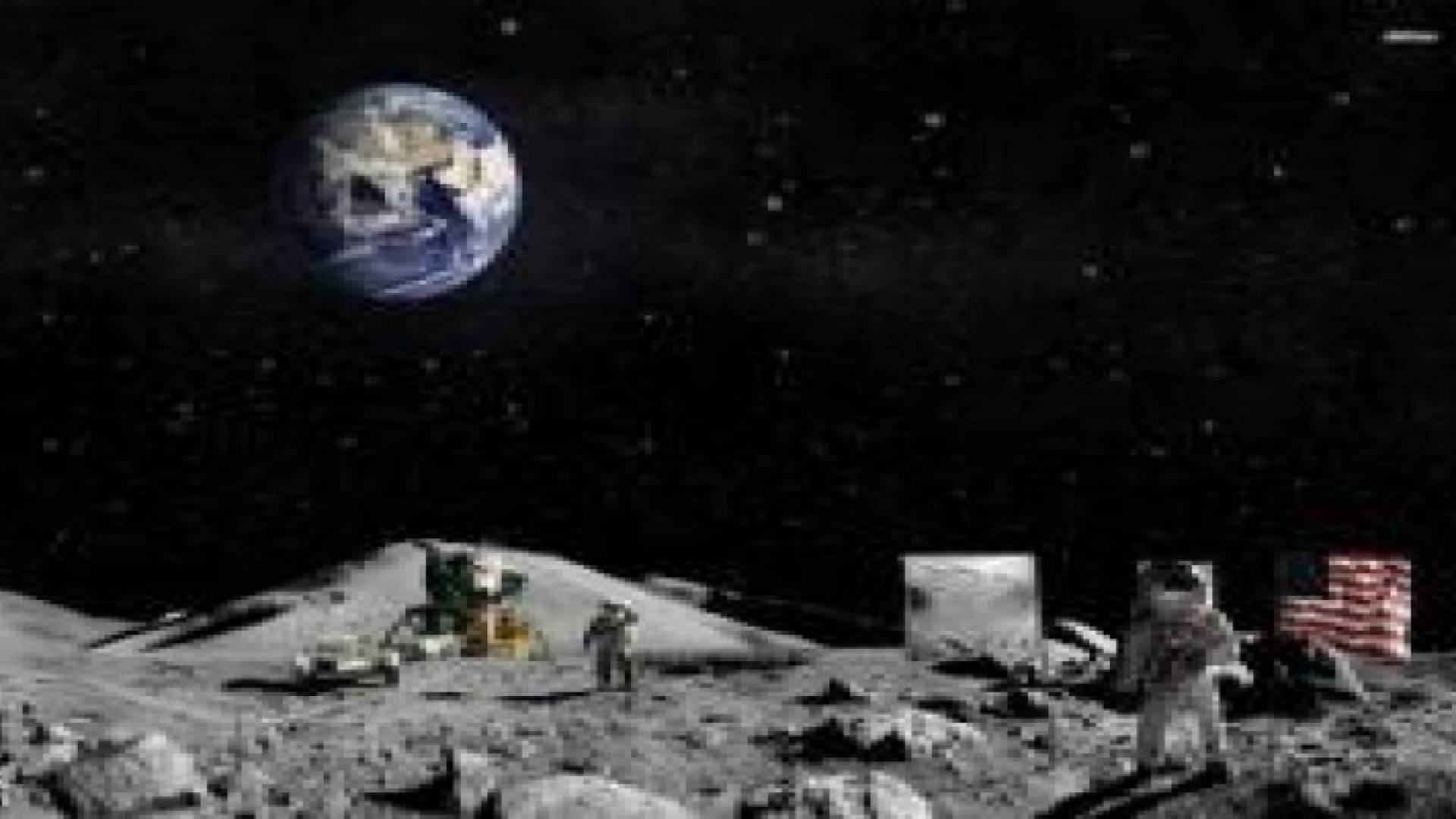 أغرب ما تركه رواد الفضاء على سطح القمر