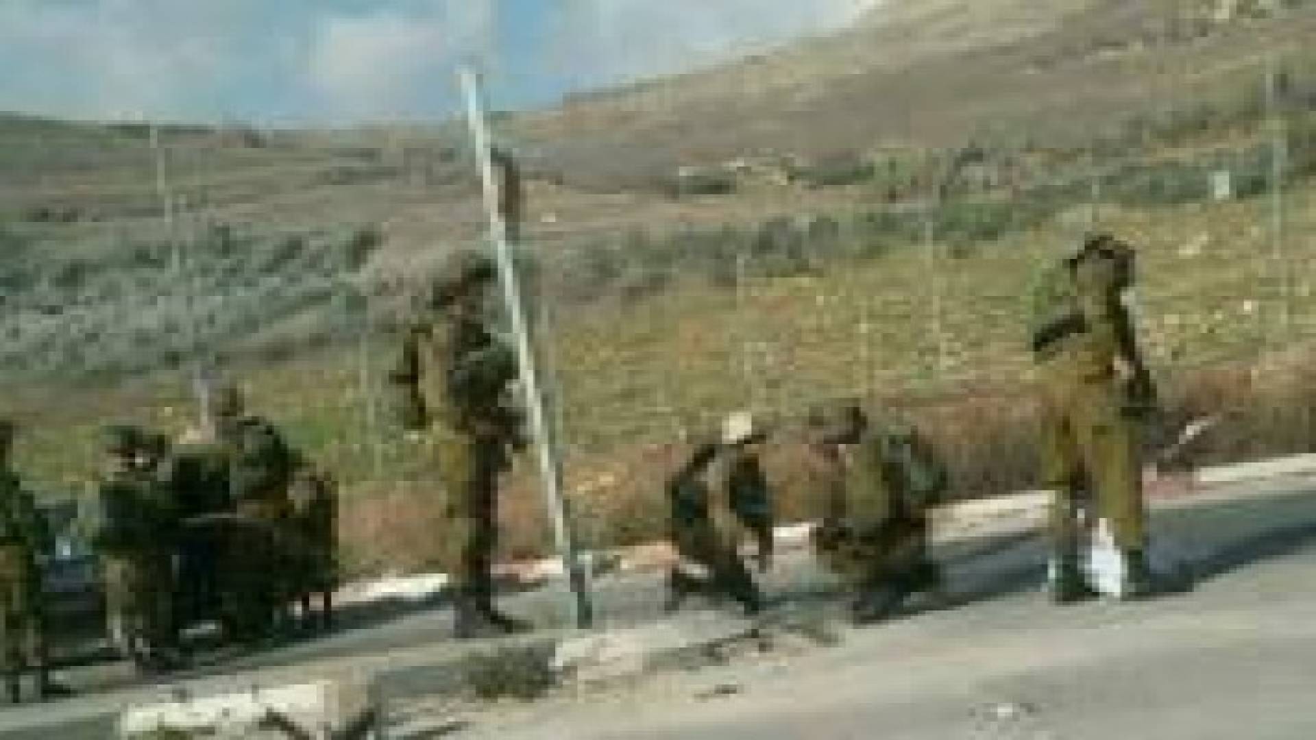 الاحتلال يواصل إغلاق مداخل نابلس ويمنع الدخول والخروج منها