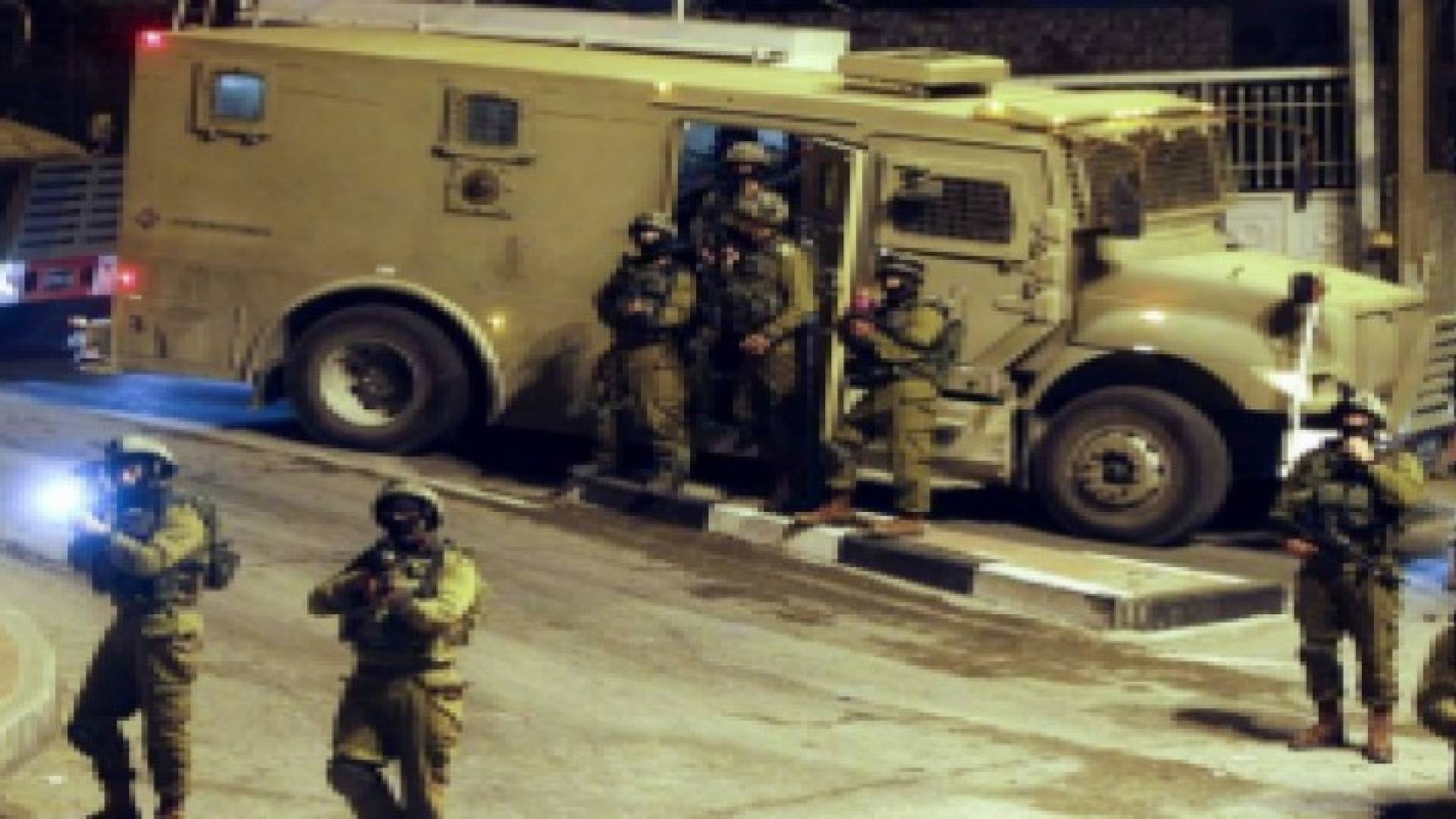 الاحتلال يعتقل 3 مواطنين بالضفة الغربية