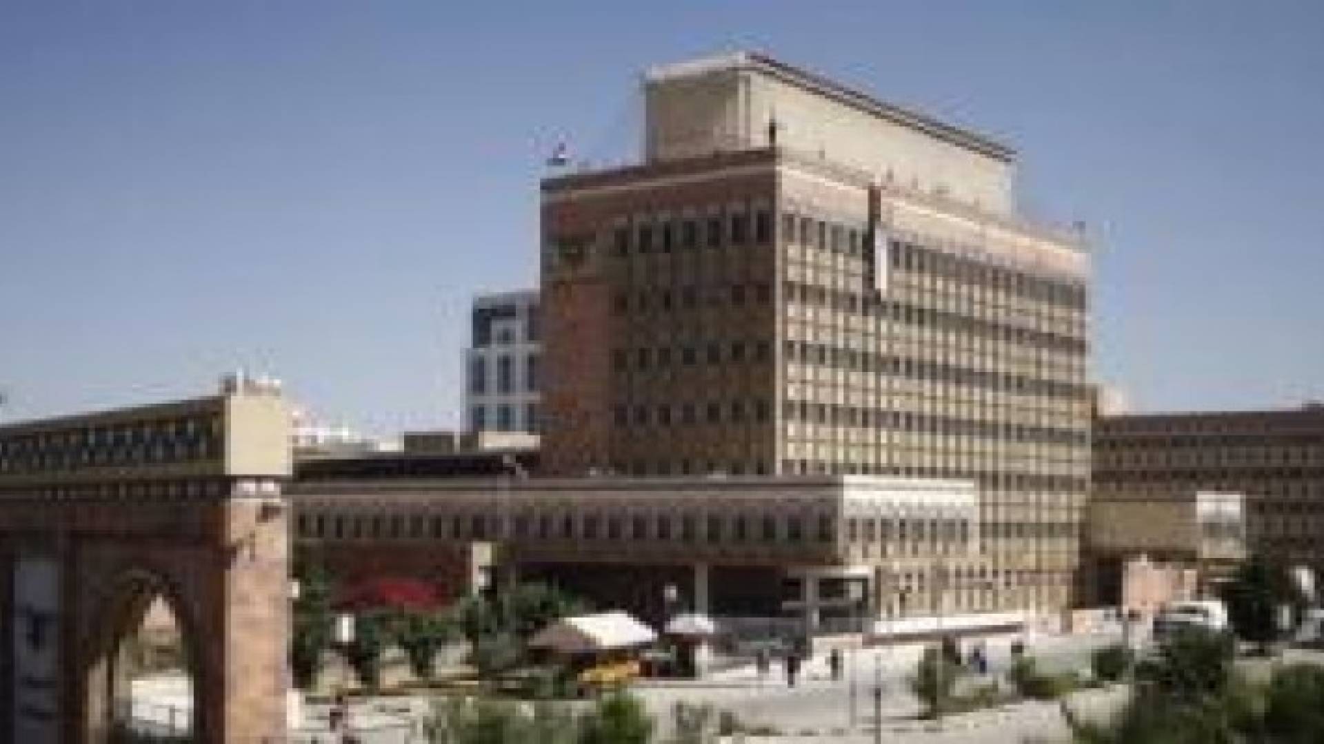 تفاقم الأزمة الغذائية باليمن مع قطع البنوك لخطوط الائتمان