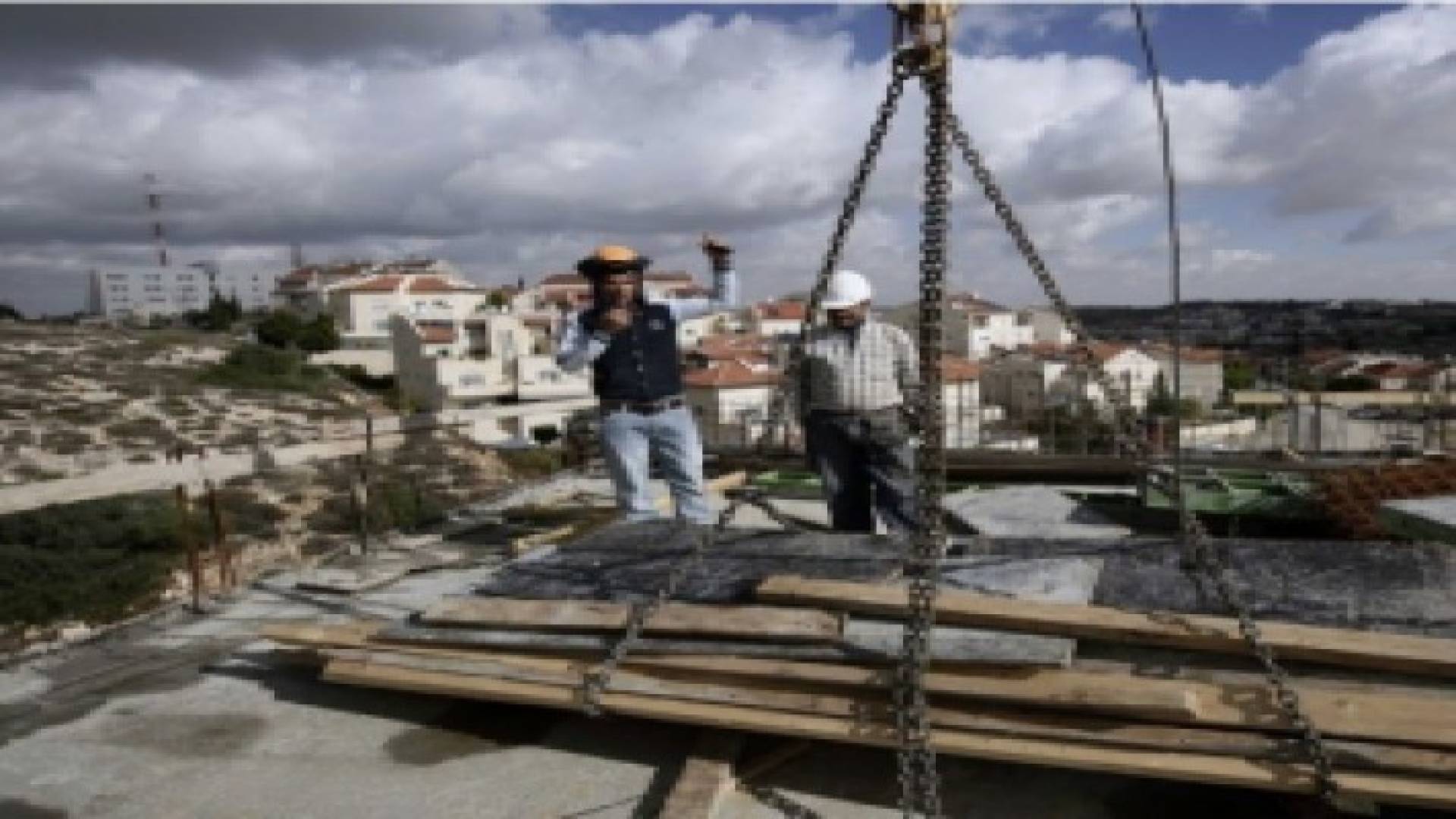 اسرائيل تمنح 7000 تصريح عمل للفلسطينيين بدلا من 33 الف