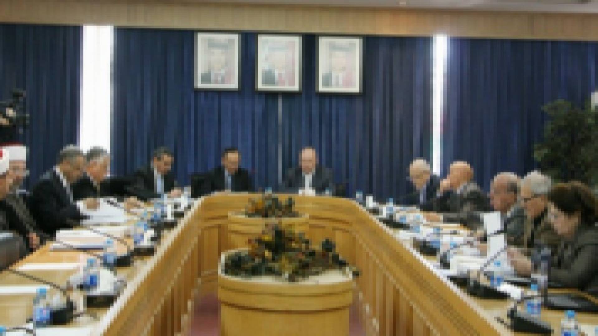 قانونية الاعيان تناقش عددا من القوانين