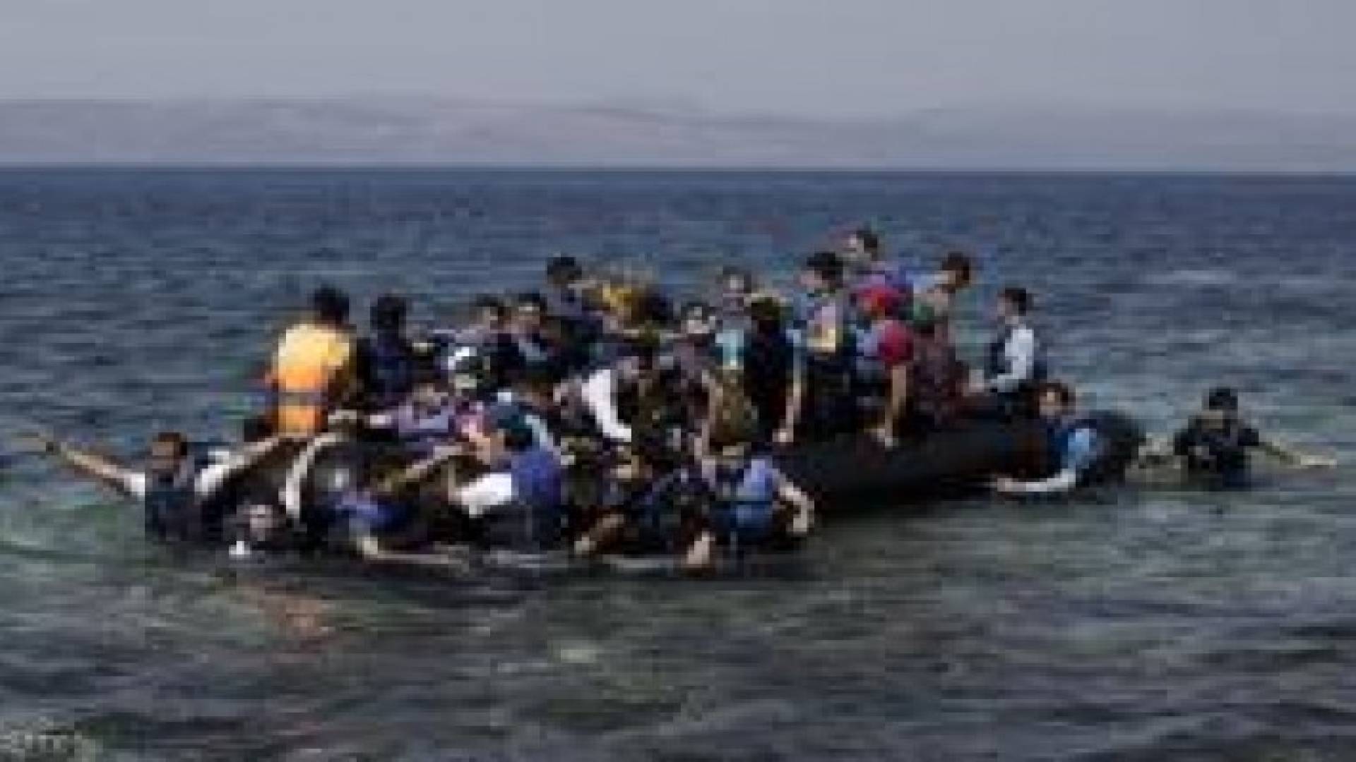 وفاة 18 مهاجرا إثر غرق قاربهم في بحر إيجة
