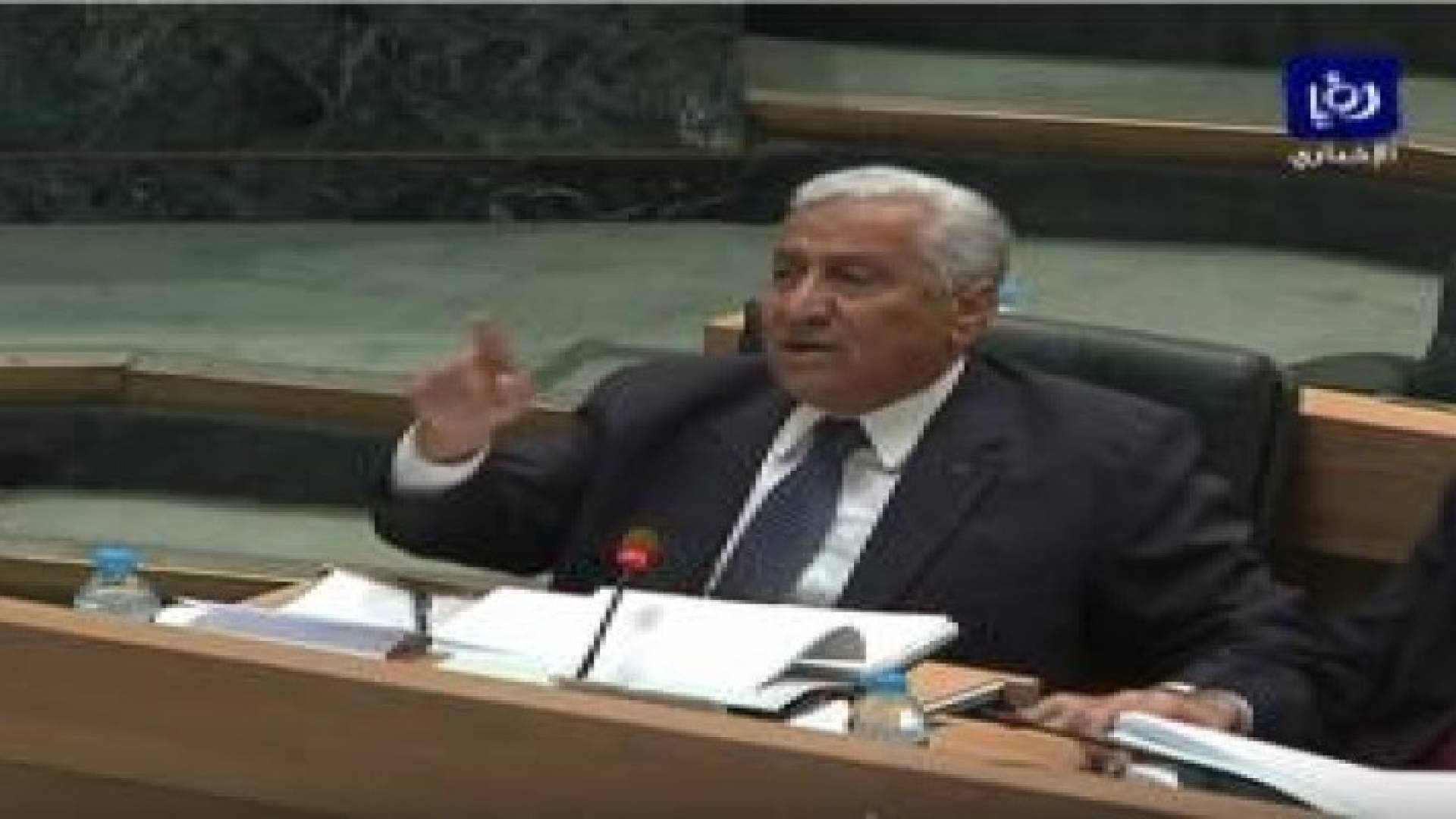 مشادات كلامية تحت القبة .. فيديو