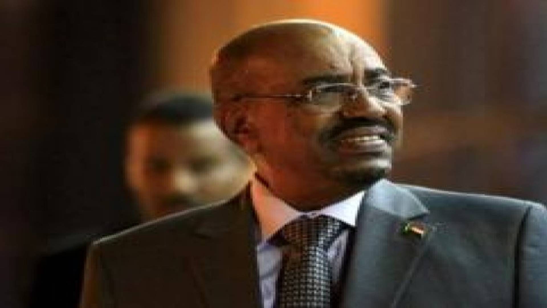 البشير يصل اندونيسيا في تحد لمذكرة اعتقال دولية