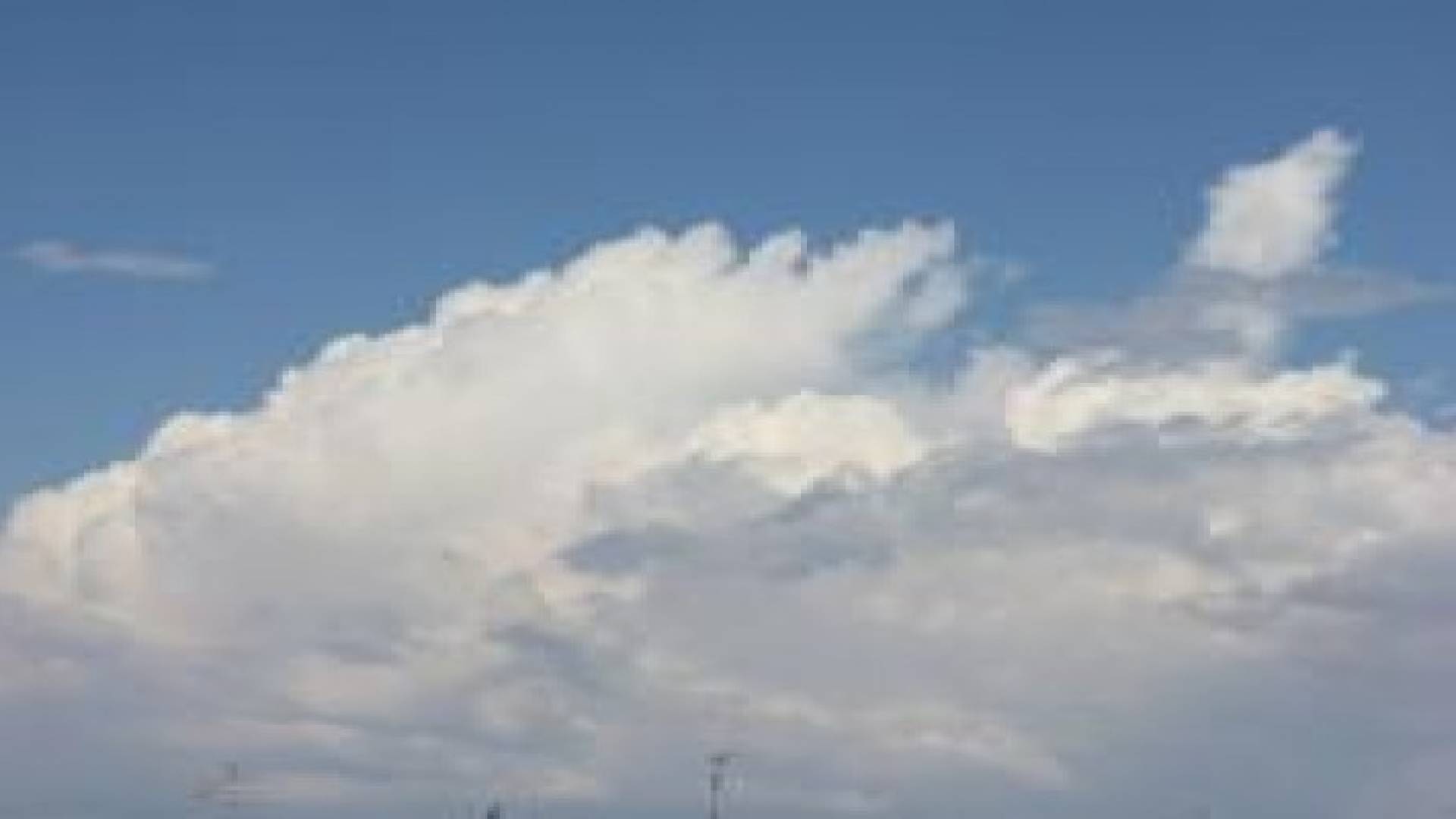 نشاط على الرياح الشرقية وسحب رعدية في شرق المملكة يوم الثلاثاء