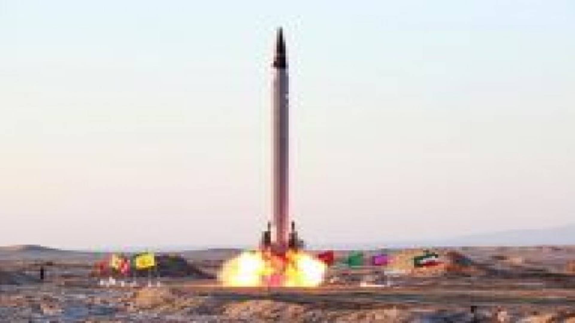 إيران تختبر صواريخ باليستية خلال مناورات عسكرية