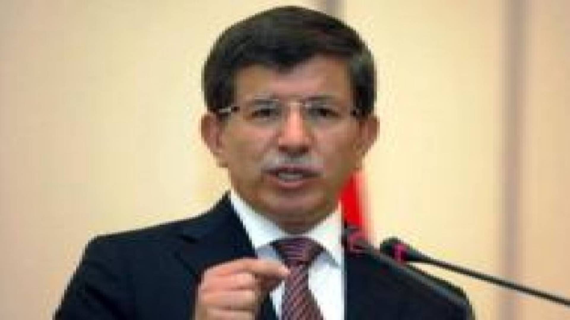 داود أوغلو: داعش وراء الهجوم الصاروخي على بلدة تركية