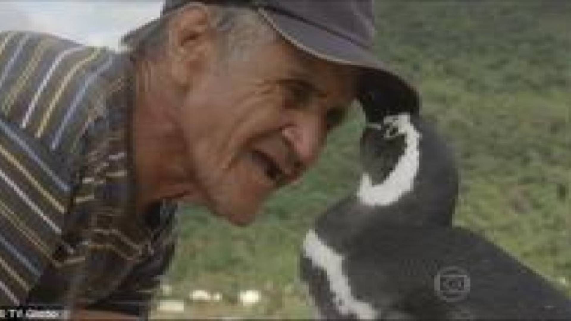 بطريق يقطع 8000 كم سنويا ليزور شخصا أنقذه من الموت