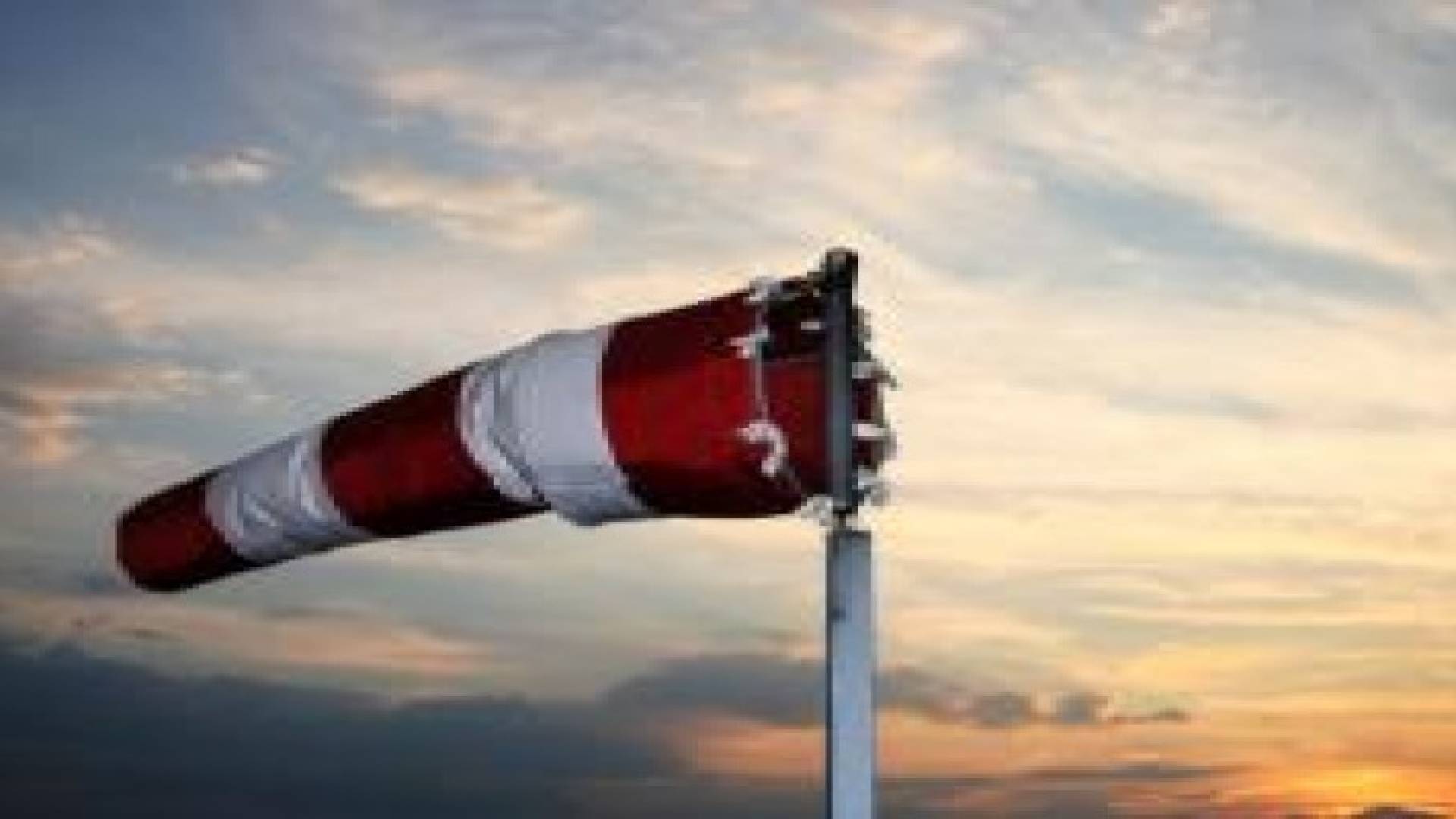 رياح شمالية قوية السرعة تهب على خليج العقبة الجمعة