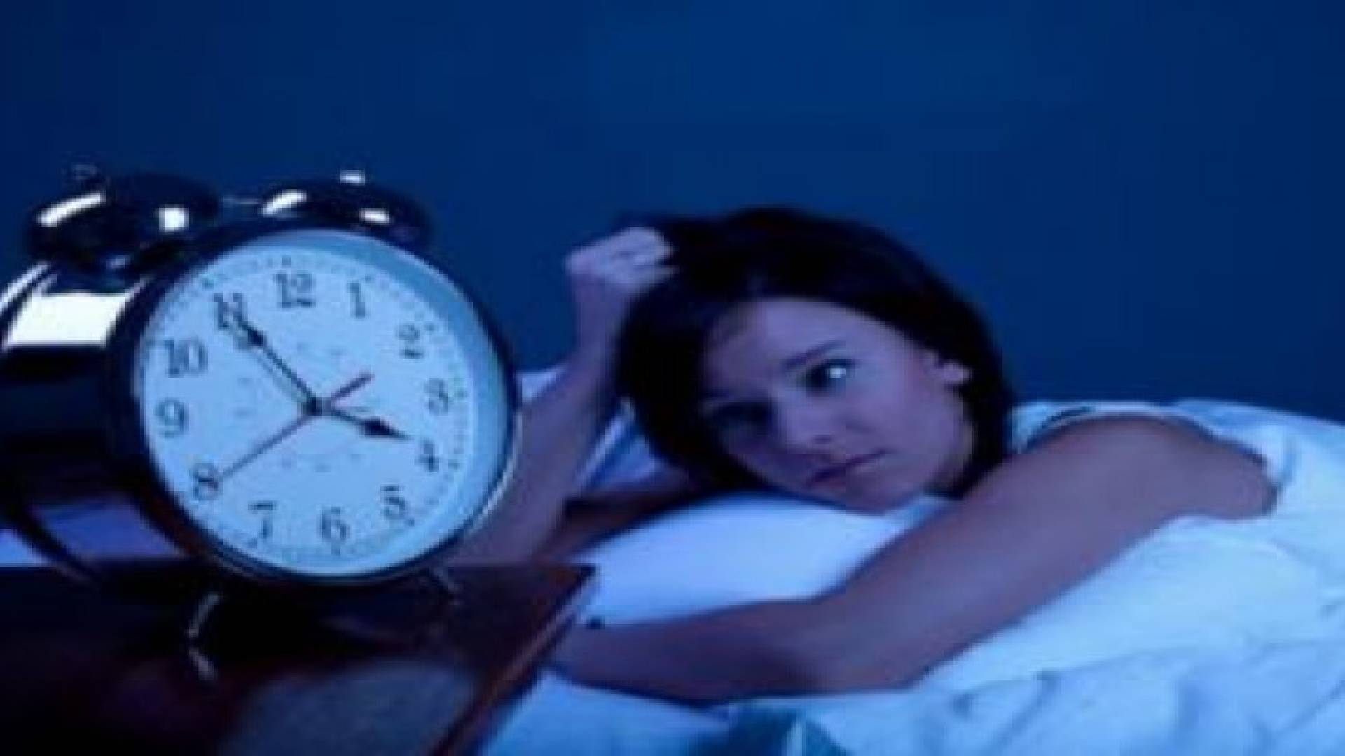 اضطرابات النوم وآلام الظهر تنذر بنقص فيتامين "د"‬