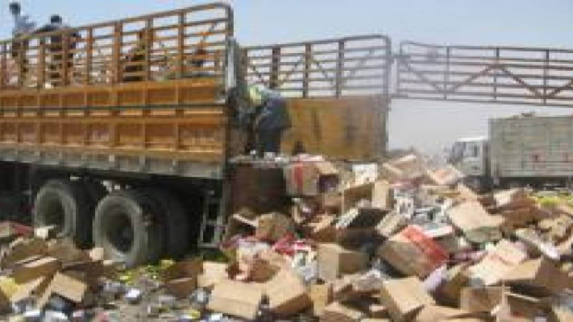 الزرقاء تتلف 900 كيلو غرام مواد غذائية فاسدة