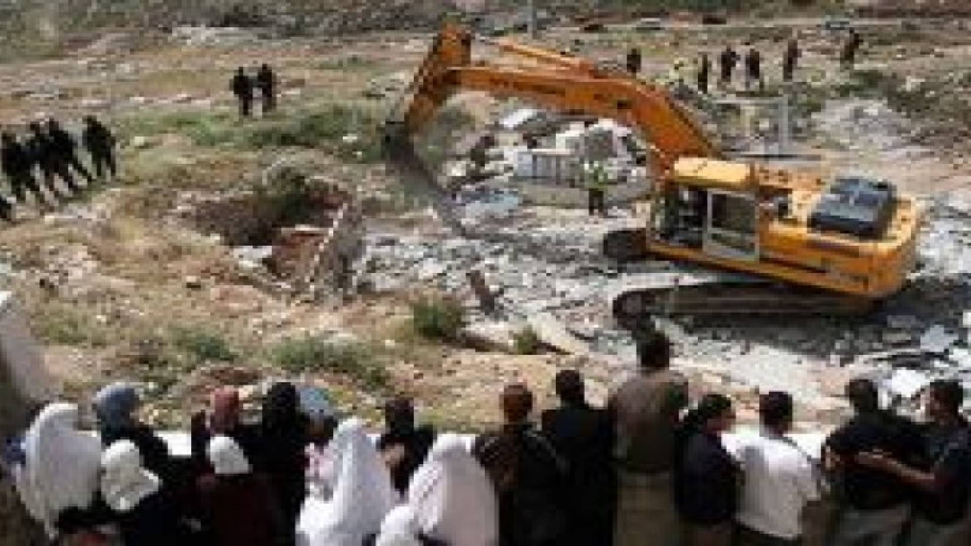الاحتلال الاسرائيلي يخطر بهدم 13 منزلا في عزون شرق قلقيلية