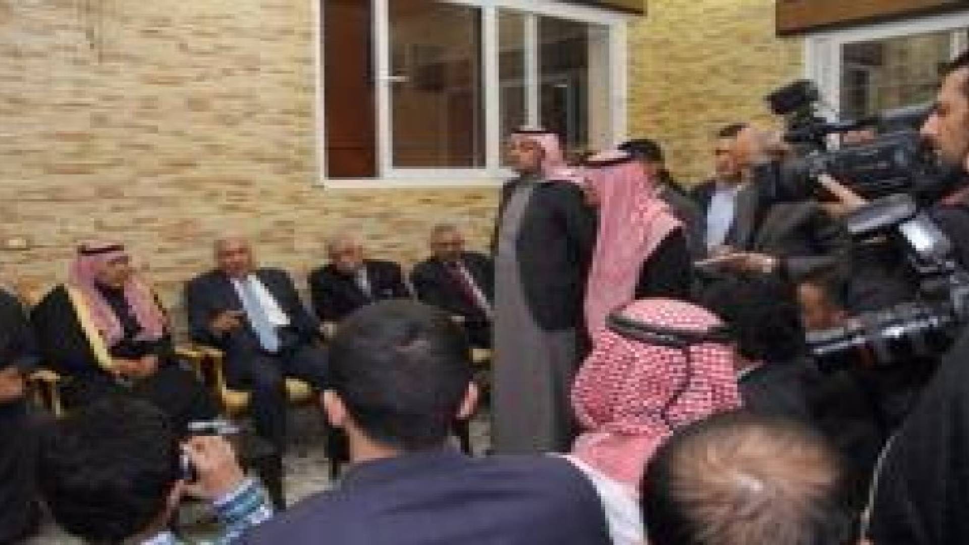 النسور يقدم واجب العزاء بالشهيد سامر ابو زيد
