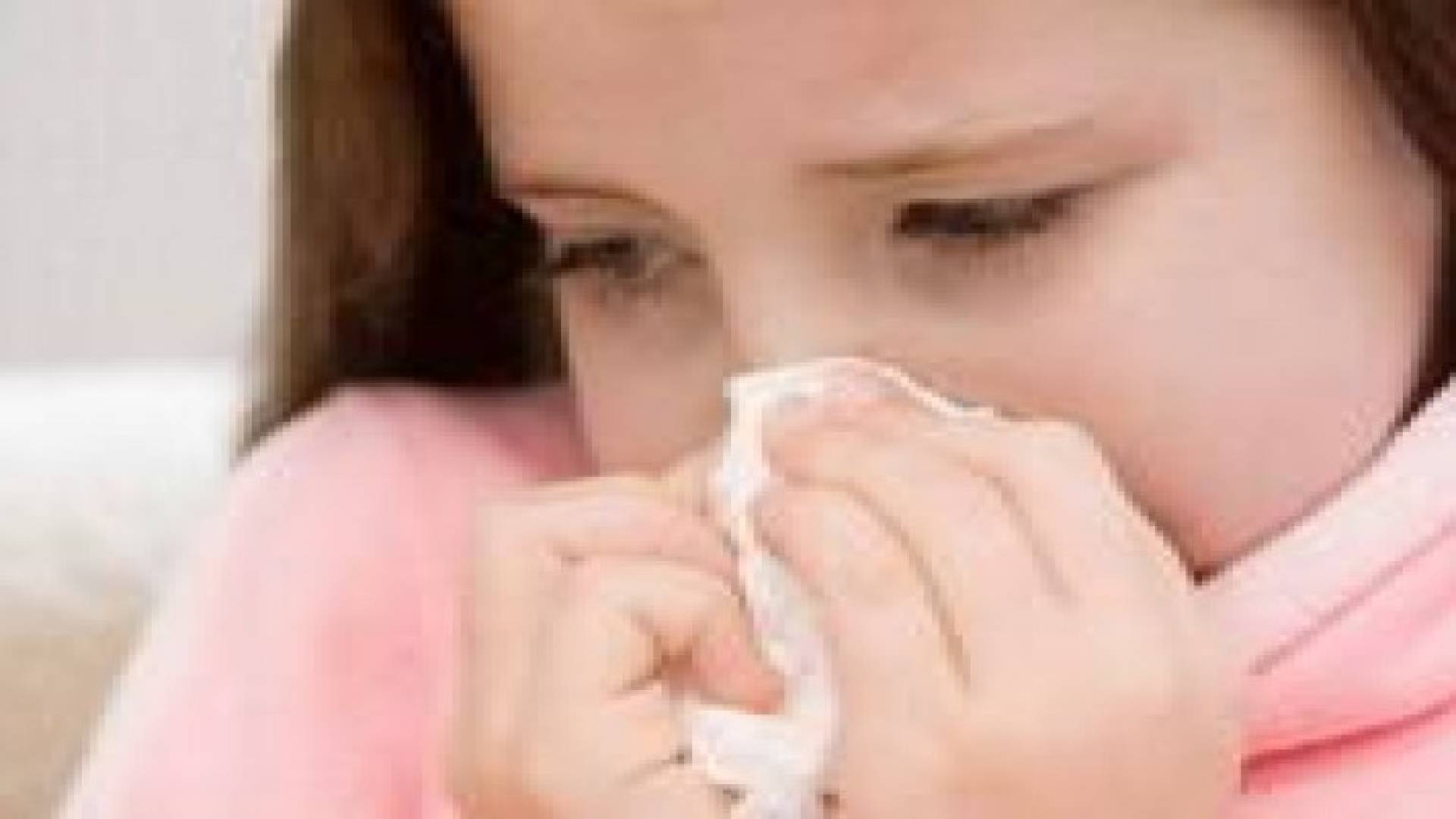 كيف تميز بين نزلة البرد والحساسية لدى طفلك؟‬