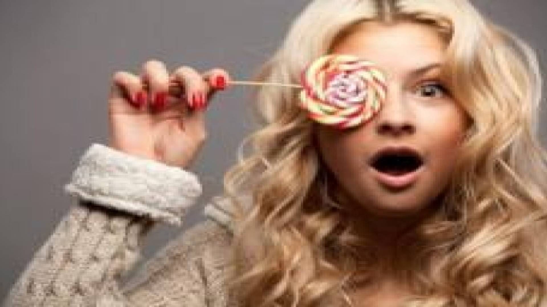 العلماء يتوصلون إلى معرفة سبب ثبات رغبة الإنسان تناول الحلويات