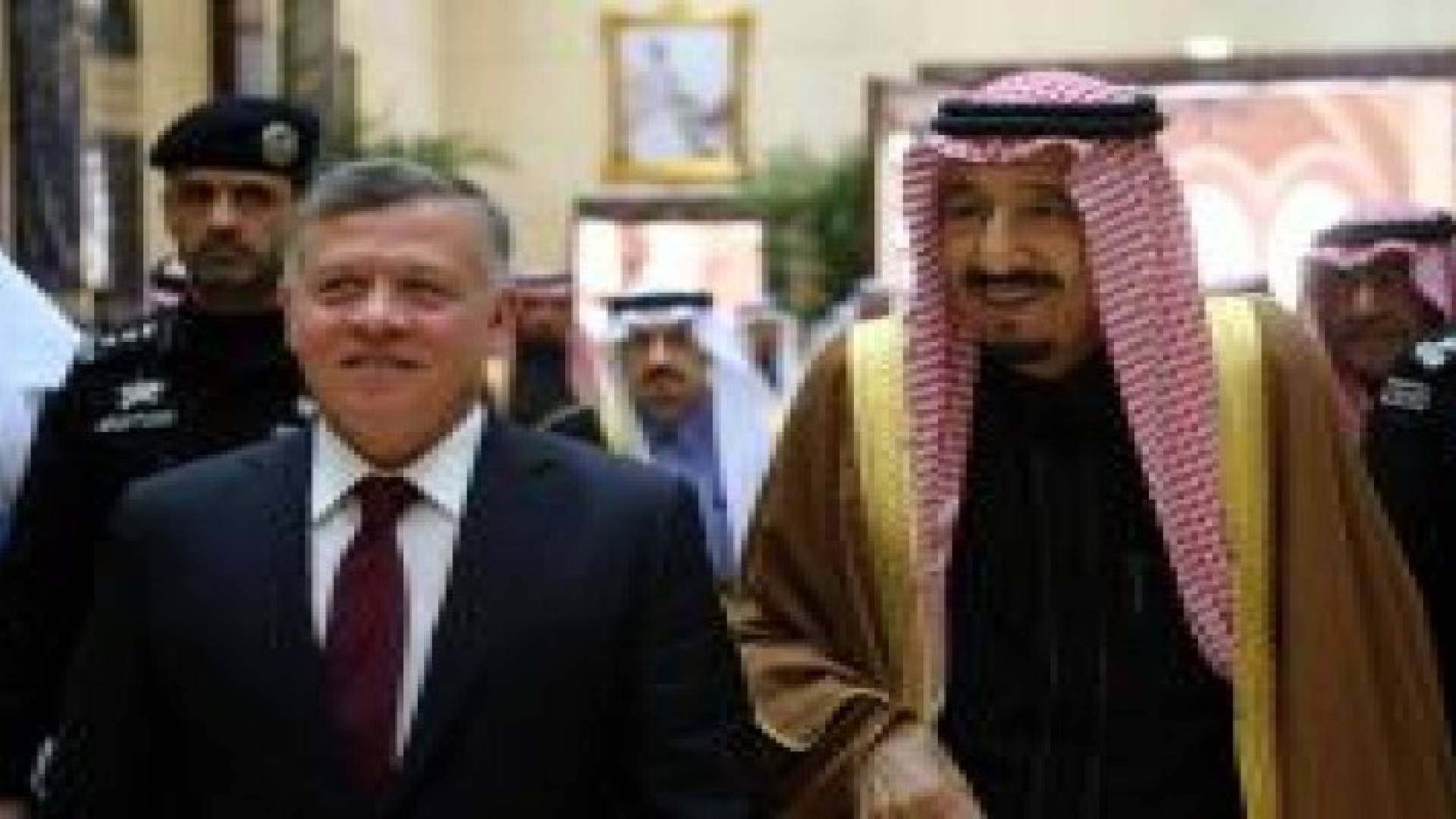 الملك يغادر إلى السعودية لحضور ختام تدريبات مناورات "رعد الشمال"