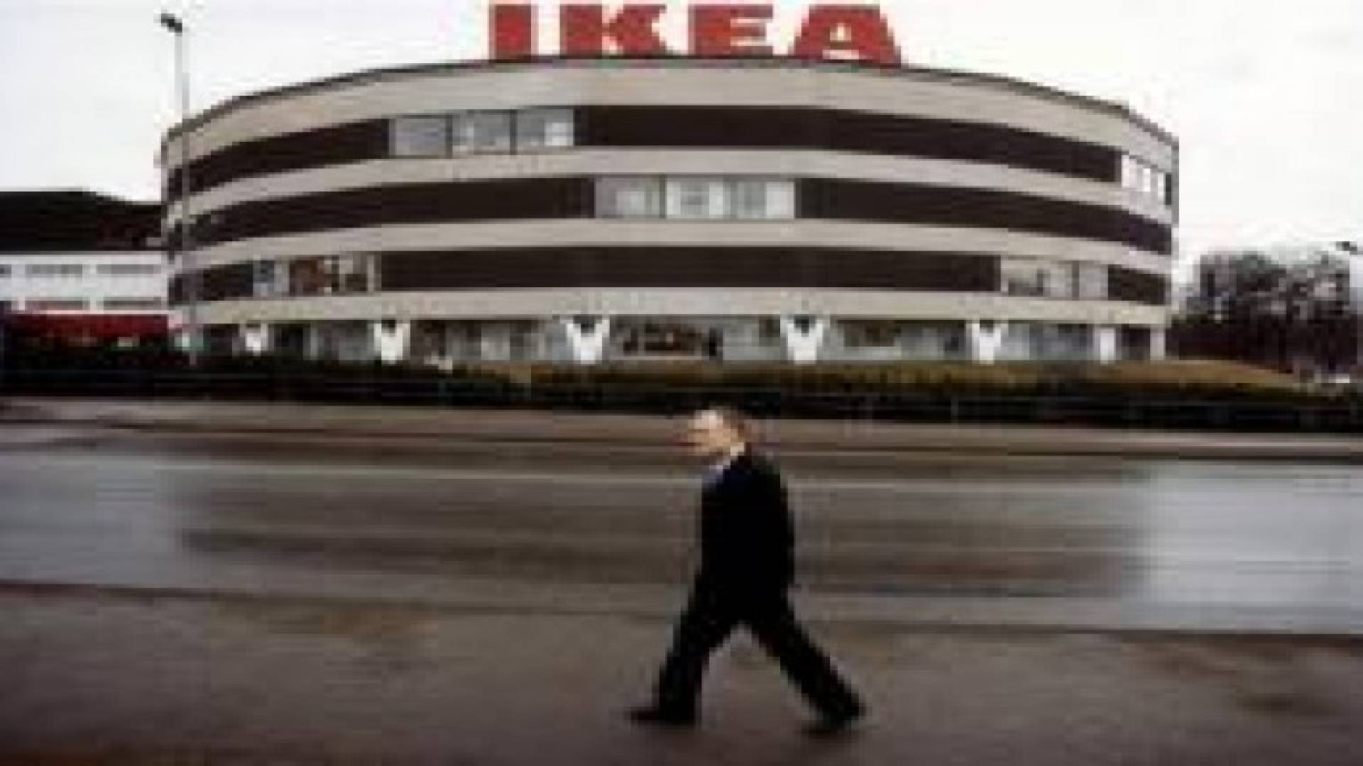 ملياردير سويدي مشهور يشتري ملابسه من سوق "البالة"