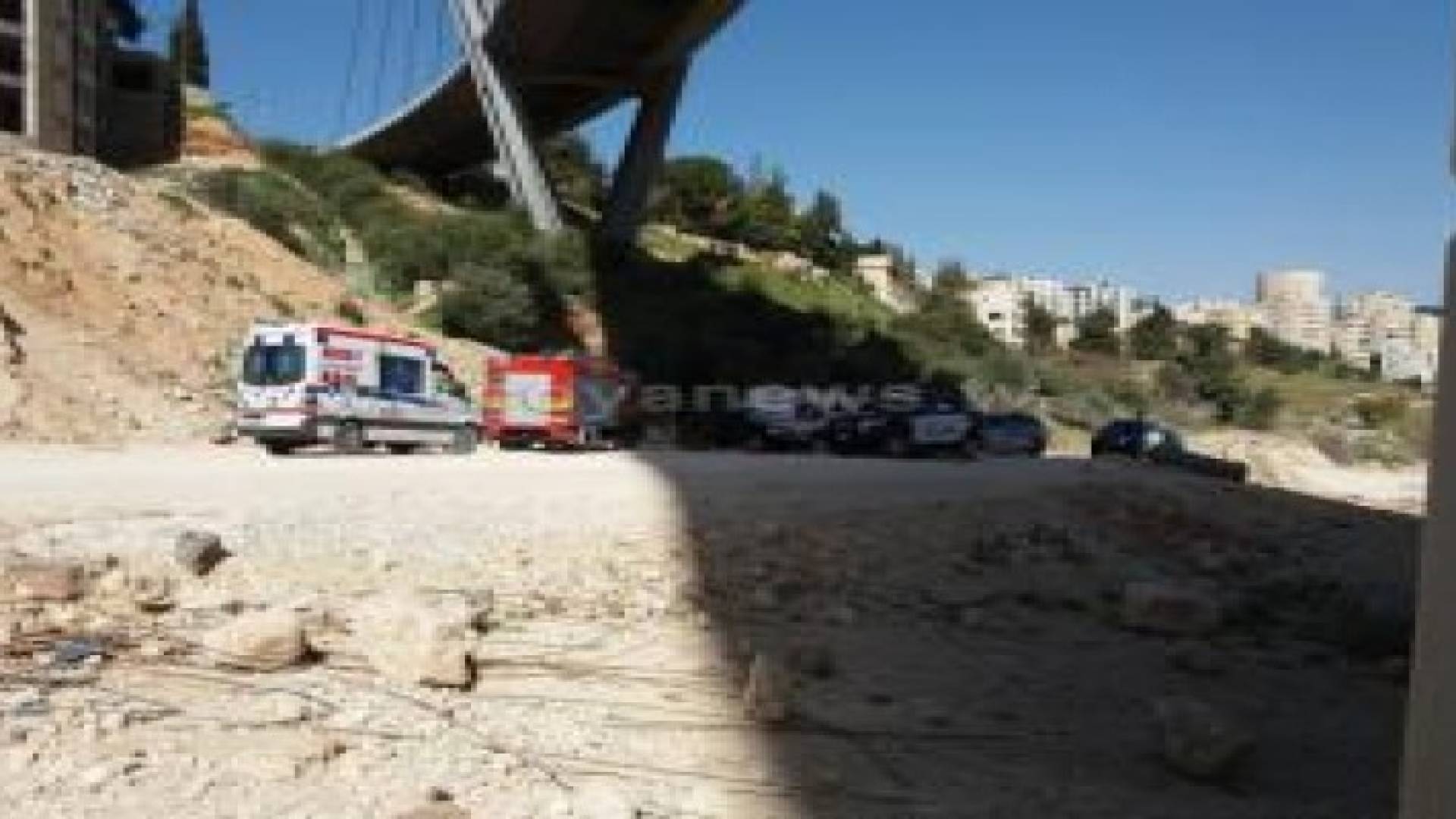خمسيني ينتحر من اعلى جسر عبدون فيديو وصور