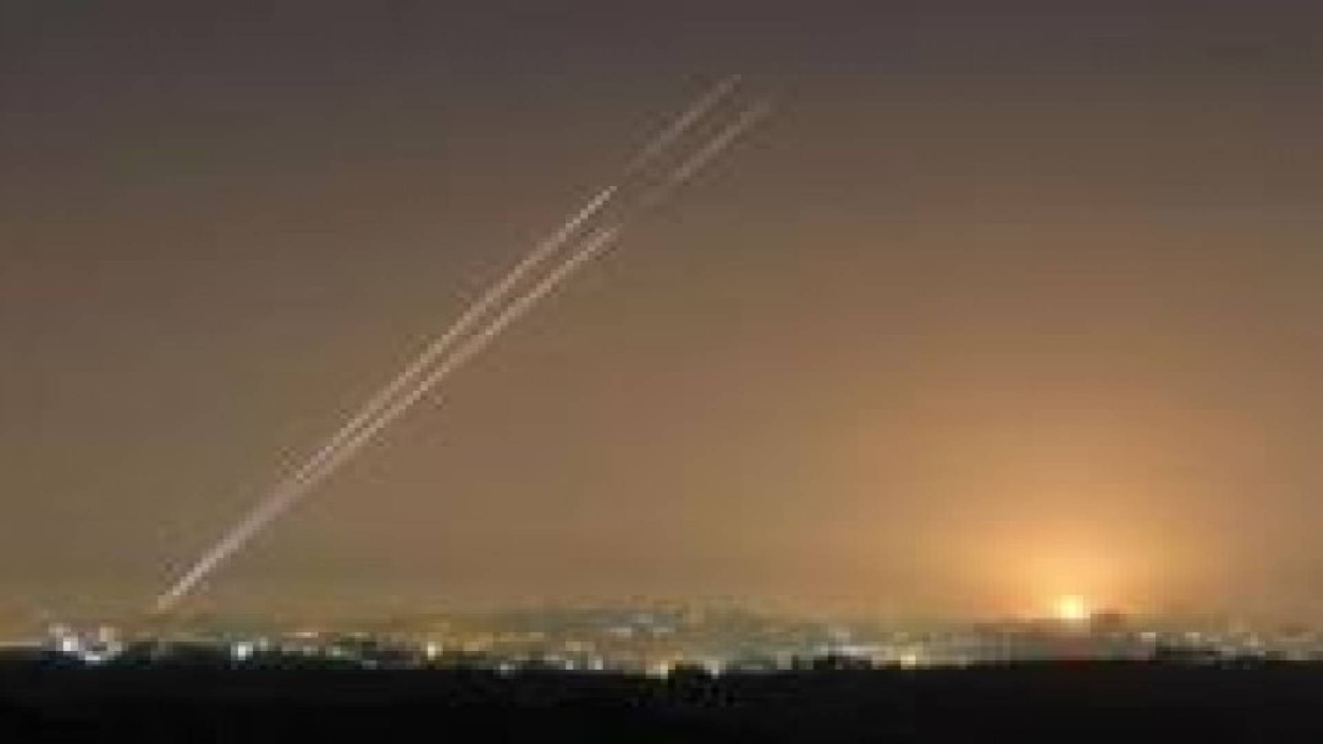 سقوط 4 صواريخ بمنطقة مفتوحة قرب سديروت