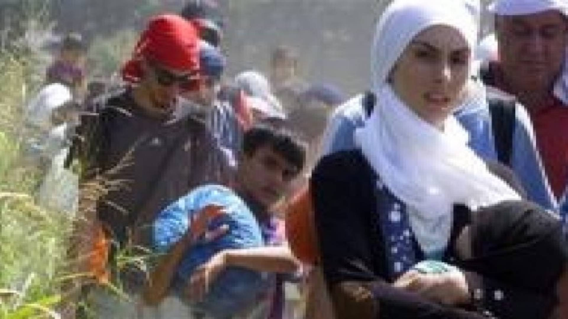 ألف لاجئ يعبرون من اليونان إلى مقدونيا