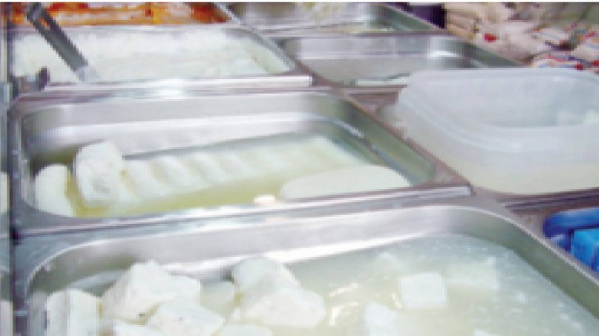 اتلاف البان ومعلبات غير صالحة للاستهلاك