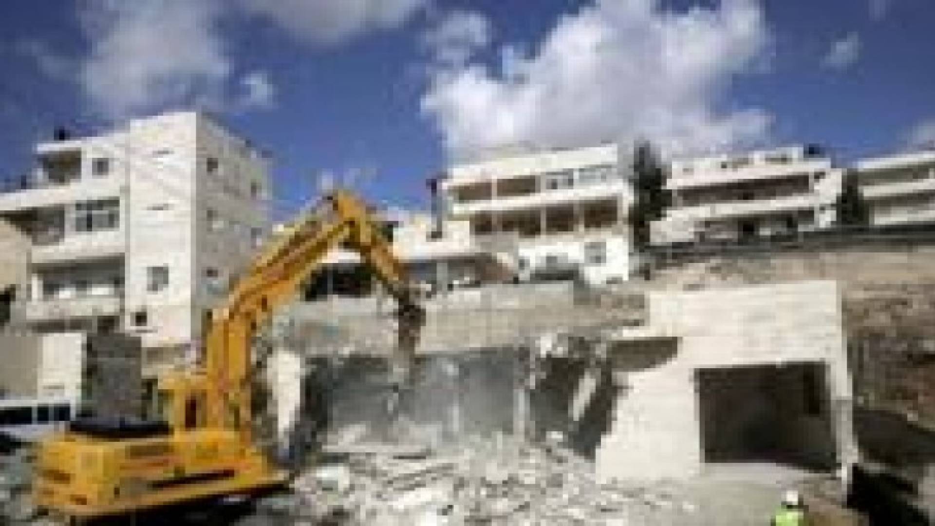 الاحتلال يهدم منزلا في الخضر ببيت لحم