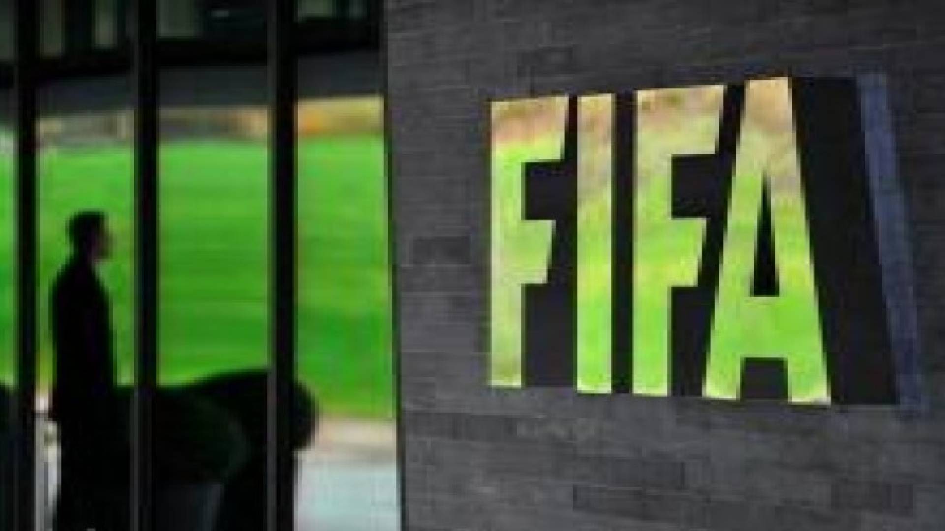 الفيفا يطالب بتعويضات ضخمة