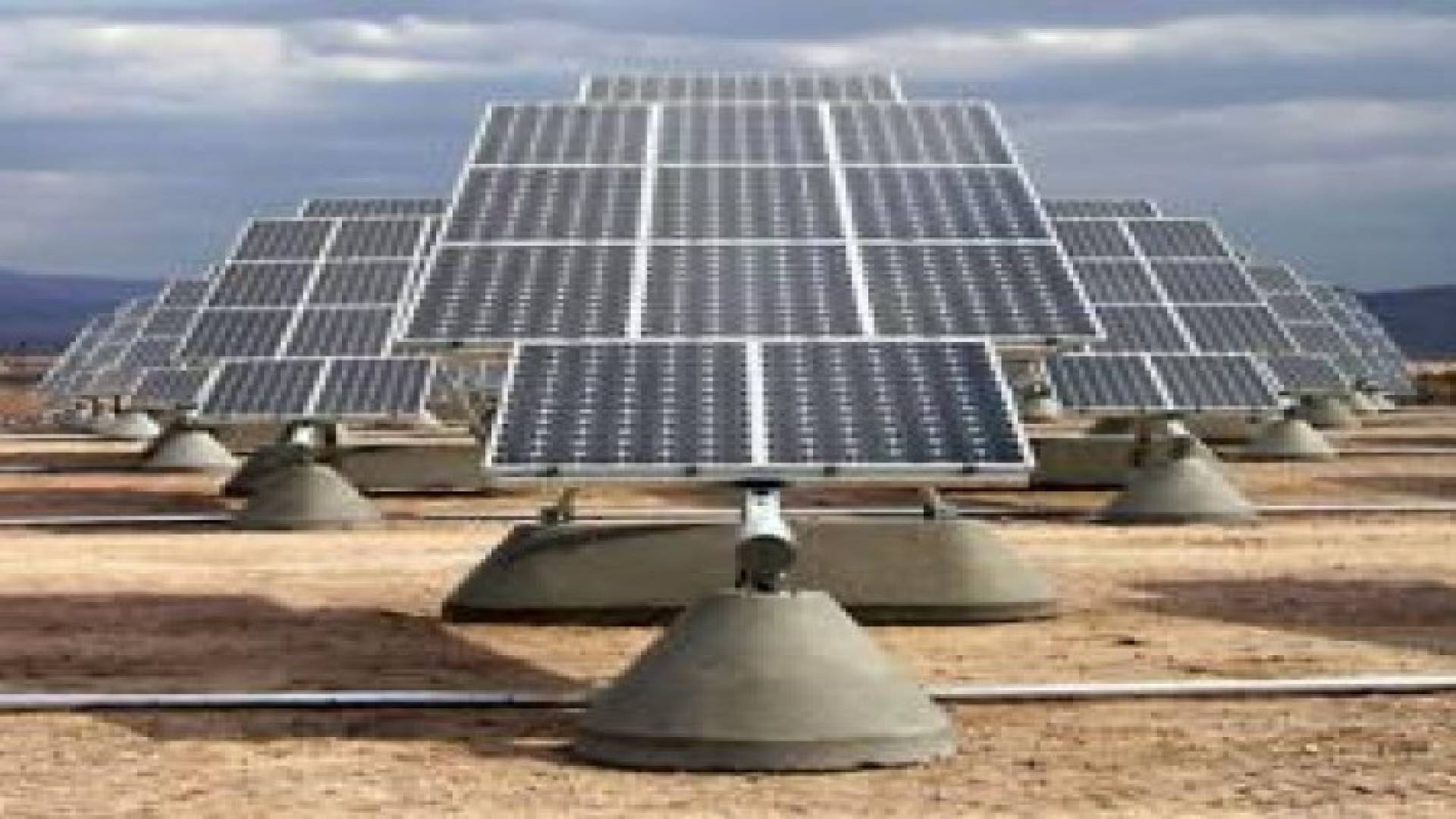 "الطاقة" تمول انارة منازل جيوب الفقر بالخلايا الشمسية