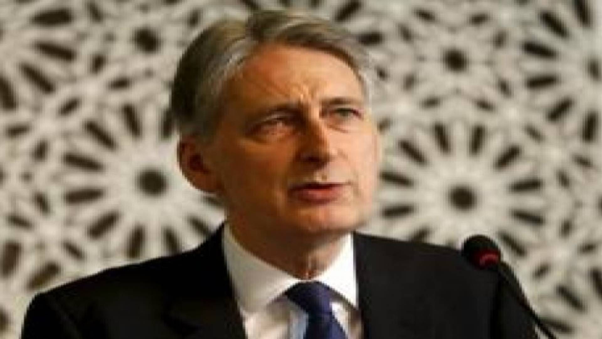 بريطانيا " غير متأكدة " من جدية الانسحاب الروسي من سوريا