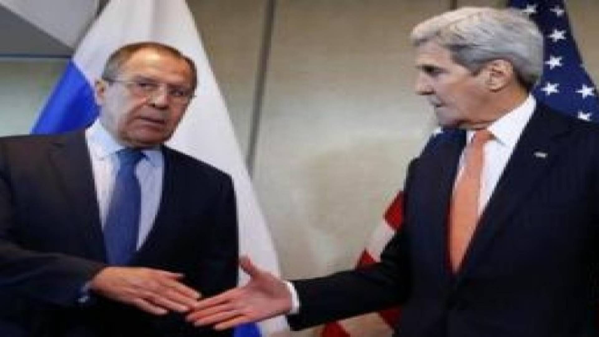 كيري يتحدث هاتفيا مع نظيره الروسي قبل زيارة موسكو