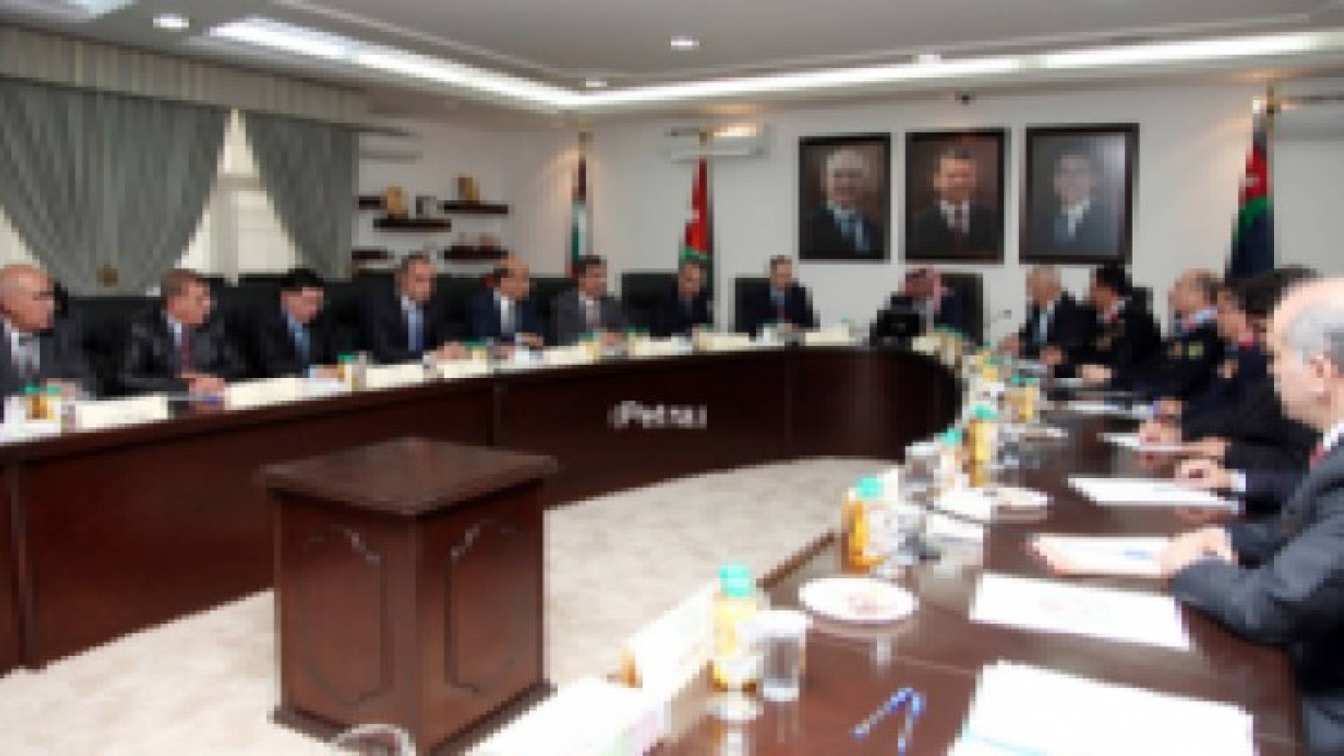 وزير الداخلية يرأس اجتماعا لمناقشة تحضيرات الاحتفال بمئوية الثورة العربية