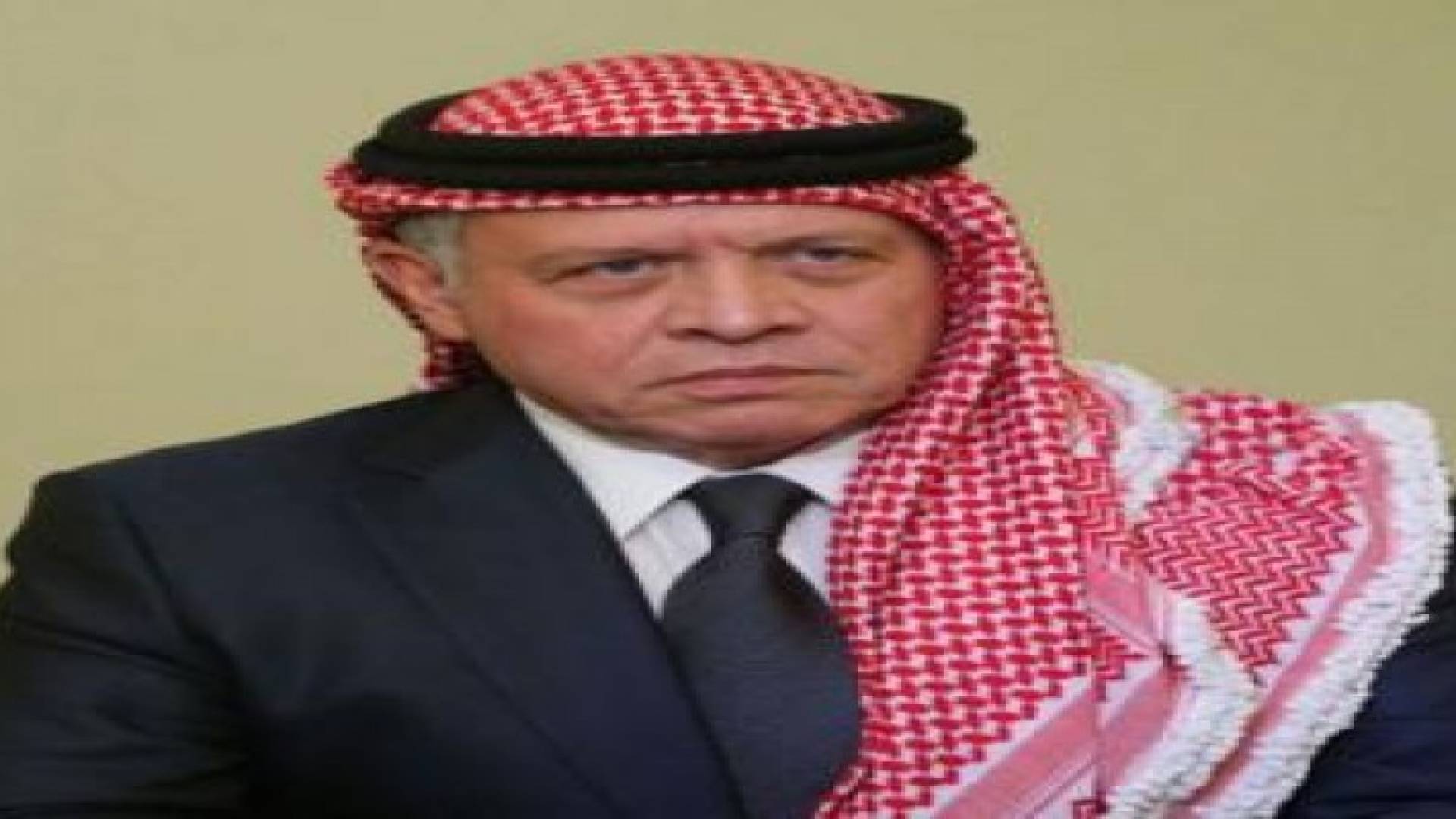 الملك يعزي خادم الحرمين بوفاة الأمير بندر بن سعود آل سعود